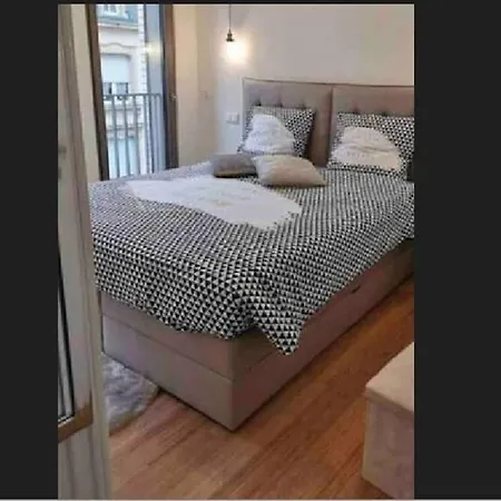 One Bedroom Flat With Terrace And Private Parking -51b Appartement *